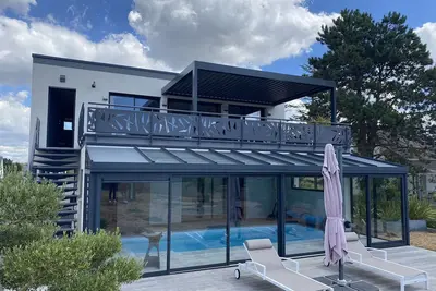 Image de Villa avec piscine intérieure chauffée