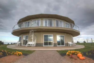 Image de Condo 2 Bdrm Ocean \/ Beach Front Rotating!