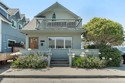 Image de Beach Bungalow à Seabright - 2 blocs de la plage!