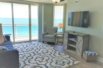 Image de Printemps 2019 récemment rénové, Oceanfront Luxury Condominium