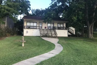 Image de Lakefront, 3br, 1 1\/2 bains, 8 couchages + pĂŞche au large de la cloison