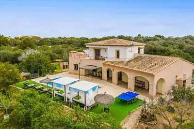 Image de Sa Pedrera Finca pour 8 personnes dans des champs avec piscine