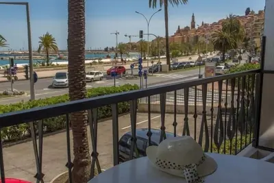 Image de Studio moderne avec terrasse proche plages et centre, WiFi gratuit