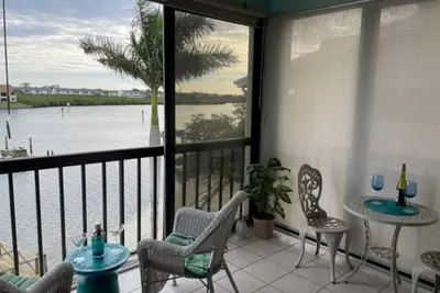 Image de Penthouse au bord de l'eau Beachy 2/2 + Kids Loft W Bunk Room piscine, rampe de kayak, plage