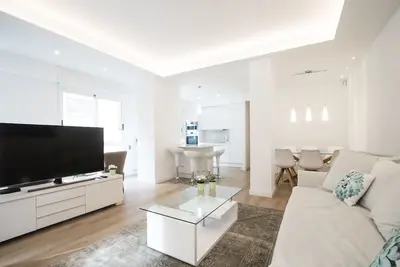 Image de * Nouveau à Ha * Bel appartement avec A \/ C, à 4 minutes de la plage, dans le centre-ville! !