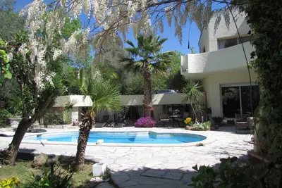 Image de Grande villa familiale ensoleillée sur la Côte d'Azur, à 20 minutes de l'aéroport de Nice
