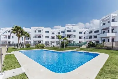 Image de Penthouse avec vue imprenable sur la ville depuis la terrasse et avec piscine