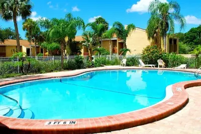 Image de 5 minutes en voiture de Siesta Key 1/1 Grand condo. La piscine chauffée
