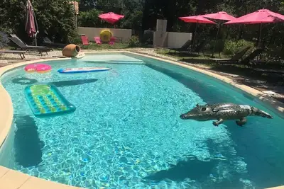 Image de Chalet avec terrasse ombragée au calme. Gites à l'unisson Tauriers