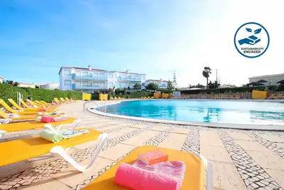 Image de Townhouse W\/ Free Wi-Fi, A\/C, In Complex W\/ Large Pool & Other Amazing Amenities