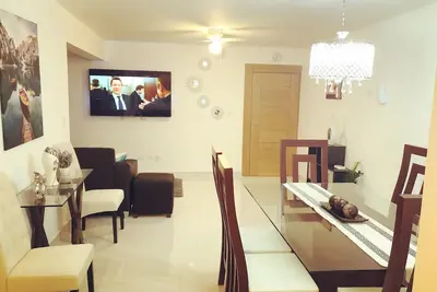 Image de Belle 3br apt-WiFi-SmartTV-Piscine-Gym-Playground - Sécurité Gated 24hr