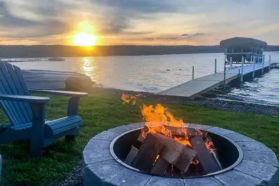 Image de Lazy Loon Cottage est un chalet de charme Keuka Lake avec une vue imprenable!