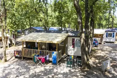 Image de Mobil Home Provence - Evasion Confort 33m² - 3 Chambres +Tv + Climatisation +Terrasse couverte 11m² 6 personnes