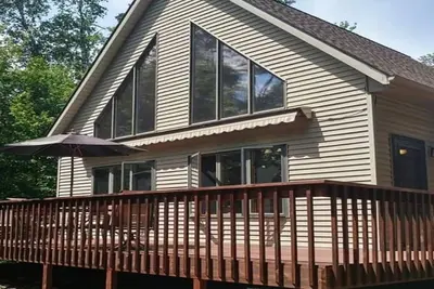 Image de Emplacement Emplacement! Cabine 3 chambres \/ 3 salles de bain Ă Breezy Point sur un parcours de golf