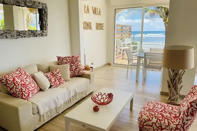 Corail rouge, les pieds dans le sable
