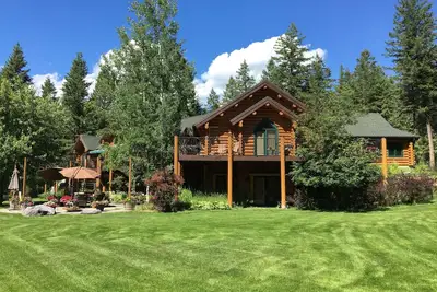 Image de Log Home Guest House - Détendez-vous dans un domaine privé de luxe à proximité du Glacier Whitefish
