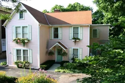 Image de Suite de cinq chambres située dans un quartier victorien paisible à quelques minutes à pied du centre-ville.