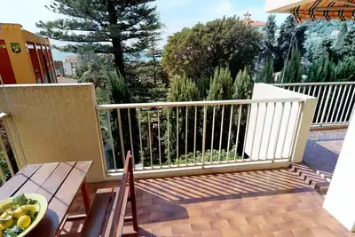 Image de Appartement Calme avec Terrasse et Parking à 5 min de la Mer à Menton