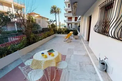 Image de Charmant 2p avec terrasse, garage privé, proche centre et plages de Menton