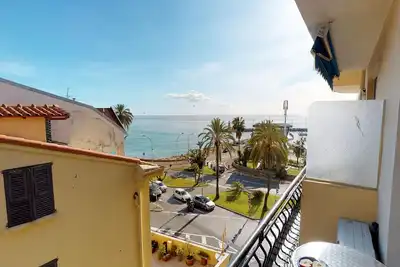 Image de Studio moderne avec balcon, climatisation et WiFi