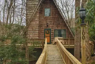 Image de A-Frame confortable dans les bois. Venez séjourner dans une vraie cabane de montagne ce week-end!