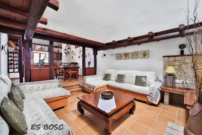 Image de Maison typique d'Ibiza de nouvelle construction avec piscine dans un quartier très calme