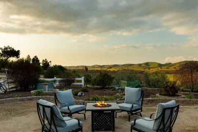 Profitez des couchers de soleil sur la vallée | 4. 5 Acre Ranch Style Home ❤ par AvantStay