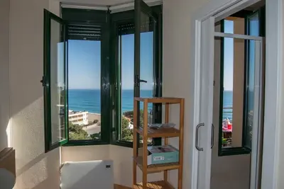 Front de mer avec jardin communautaire et piscine. Jacuzzi privé et grand solarium