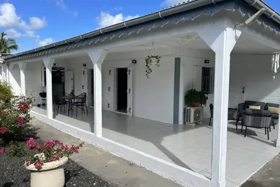 Image de Magnifique Maison Créole pour location saisonnière dans un écrin de verdure