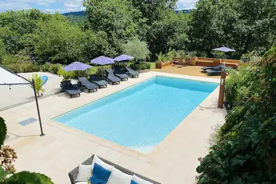 Image de Belle maison récemment rénovée, avec piscine privée chauffée et jardin clos