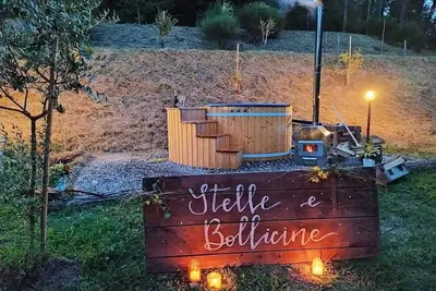 Image de maison de campagne dans les collines au nord de la Toscane près de 5 Terre