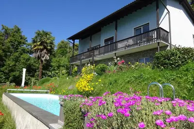 Image de Palmiers, Piscine et Panoramique: Casa Belsito, Orselina, Lac Majeur