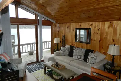 Image de Nouvelle Location! Profitez de la beauté et du charme de ce chalet de 3 chambres et 2 salles de bain