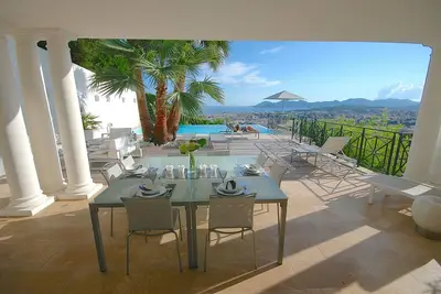 Image de Villa Contemporaine 12 personnes (securisée)