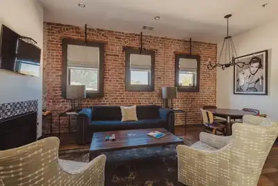 Image de Suite 2 chambres Slo Brew Lofts - Animaux acceptés avec toutes les commodités de la maison.
