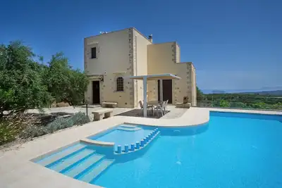 Image de Casa Rustica avec 2 chambres et une piscine privée à Maleme, La Canée