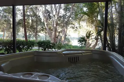 Image de Lake Russell Lakeside Retreat- Monet Cottage