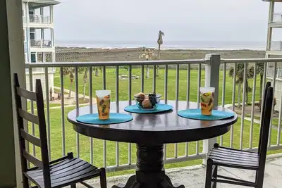 Image de Superbe condo en bord de mer à quelques pas de la plage / piscine