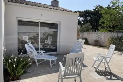 Image de Maison 90 m2, jardin clos, 300 m de la plage, proche commerces, impasse privée
