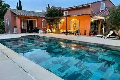 Belle et grande villa au calme à 30 mins de la mer 8 pers max.