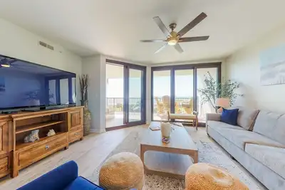 Image de Condo au bord de l'eau avec piscine extérieure partagée, bain à remous et tennis - accès à la plage