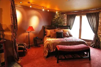 Image de Stay & Play Winery Loft # 2 dans le centre-ville historique de Carlton