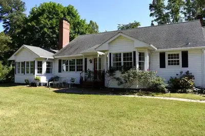 Image de Little Creek Hideaway - Intimité et escapade familiale parfaite.