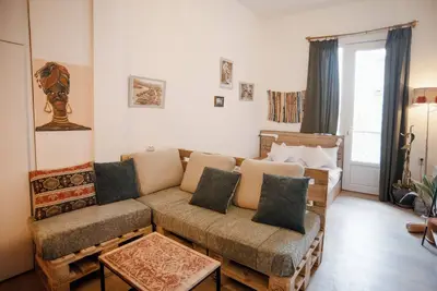 Image de Chambre studio confortable avec balcon dans le centre-ville