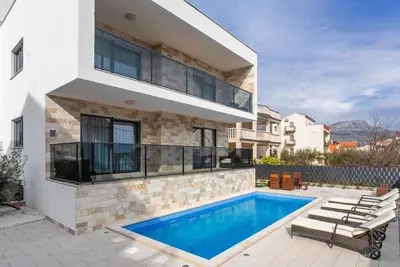 Image de Villa Nicolina - Piscine Heatet - Sol De Pont Avec Jacuzzi -