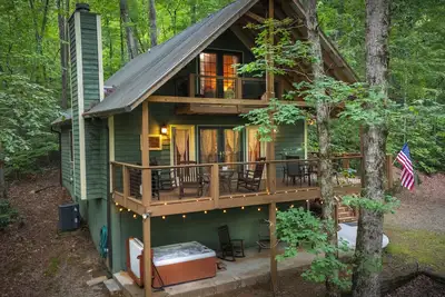 Image de Haven Haus - 3 Br \/ 2ba - Terrain immense, bain Ă remous, foyer