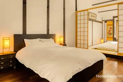 Image de Une maison de ville traditionnelle le long de la rivière Takase à Kyoto. Il est spacieux et confortable avec 70 mètres carrés.