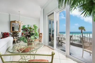 Image de The Inn At Crystal Beach # 210: 5 Br / 5 Ba condo Ă Destin, pour 18 personnes