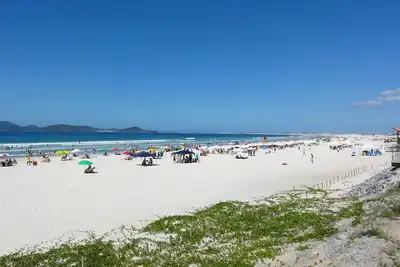 Image de Appartement à 160 mètres de Praia do Forte / Cabo Frio