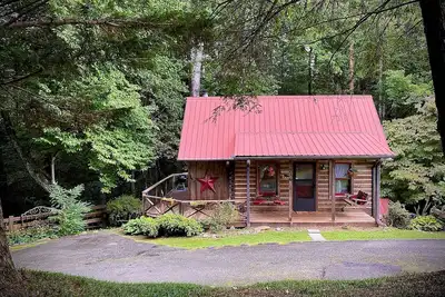 Image de Votre escapade en montagne! Authentique cabane en rondins. Confortable, moderne avec un ruisseau aussi!